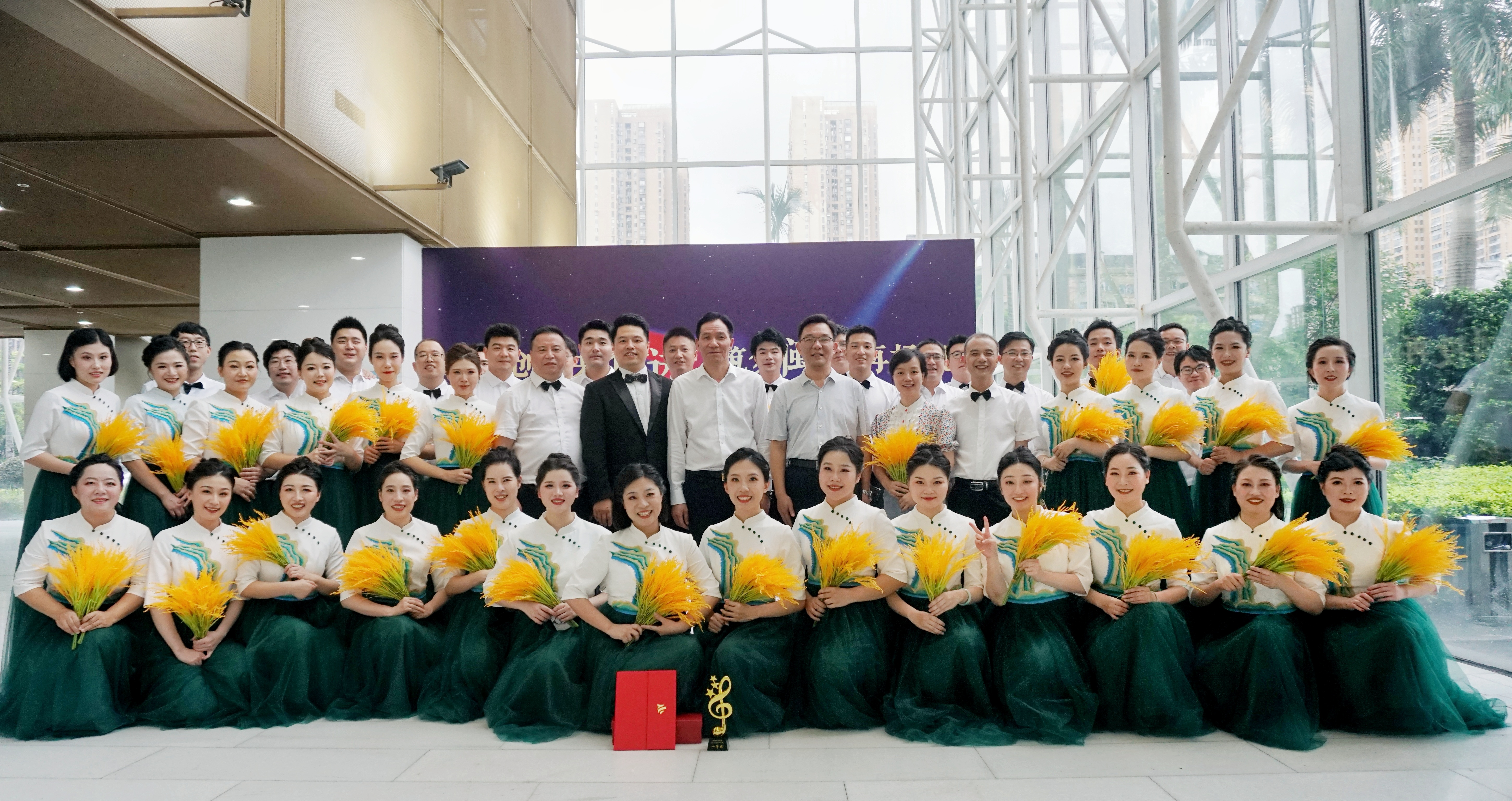 与福建省农担公司组成联队参加福建投资集团“二次创业共奋进  筑梦闽投再扬帆”歌咏比赛，并荣获一等奖